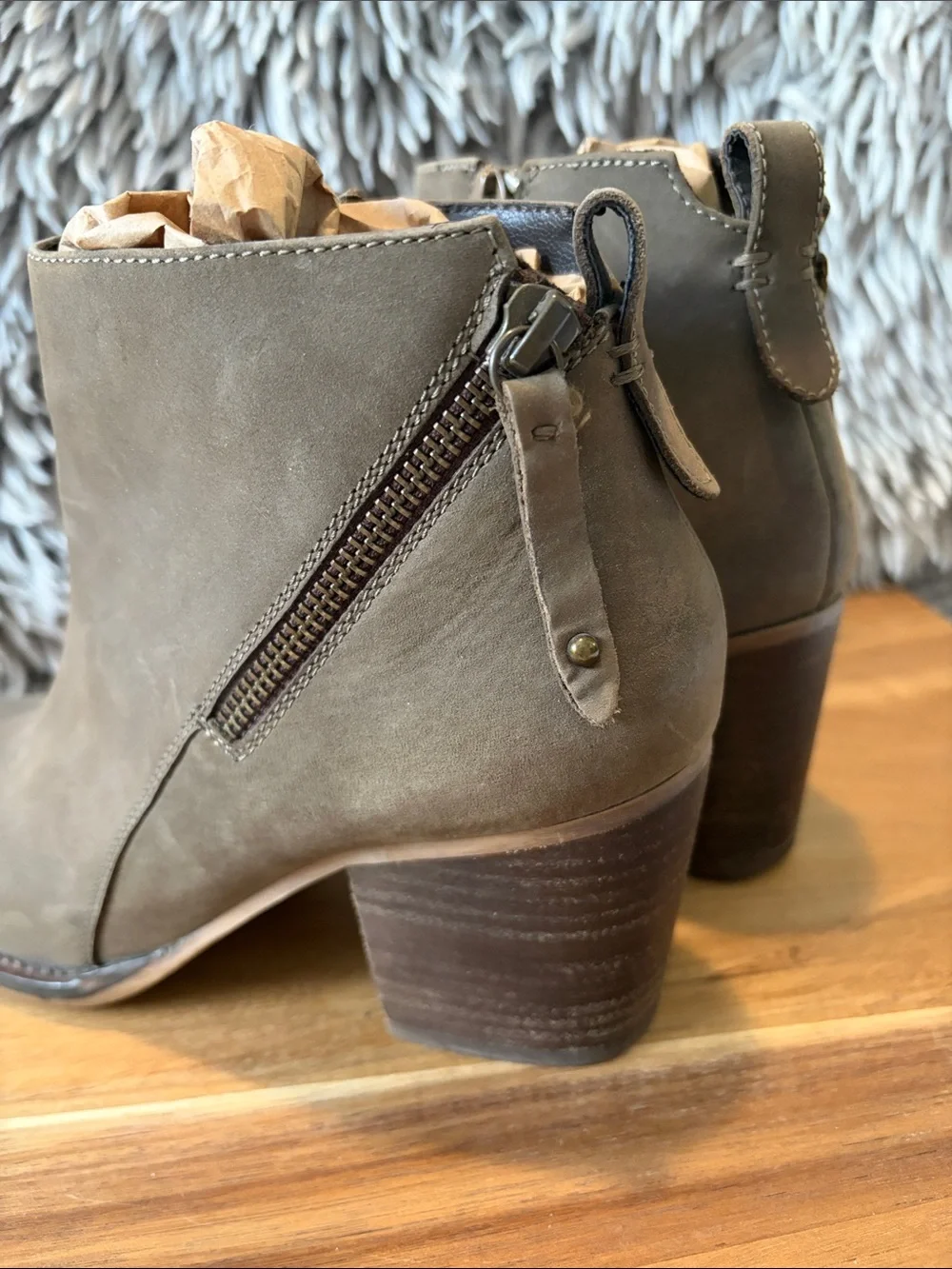 Blondo sleek nubuck